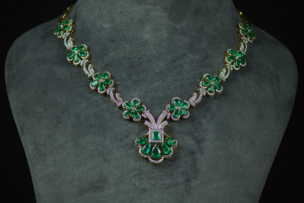 14k Gold Diamond and Emerald Floral Necklace