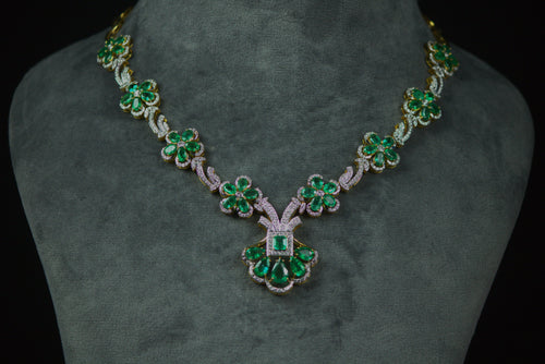 14k Gold Diamond and Emerald Floral Necklace
