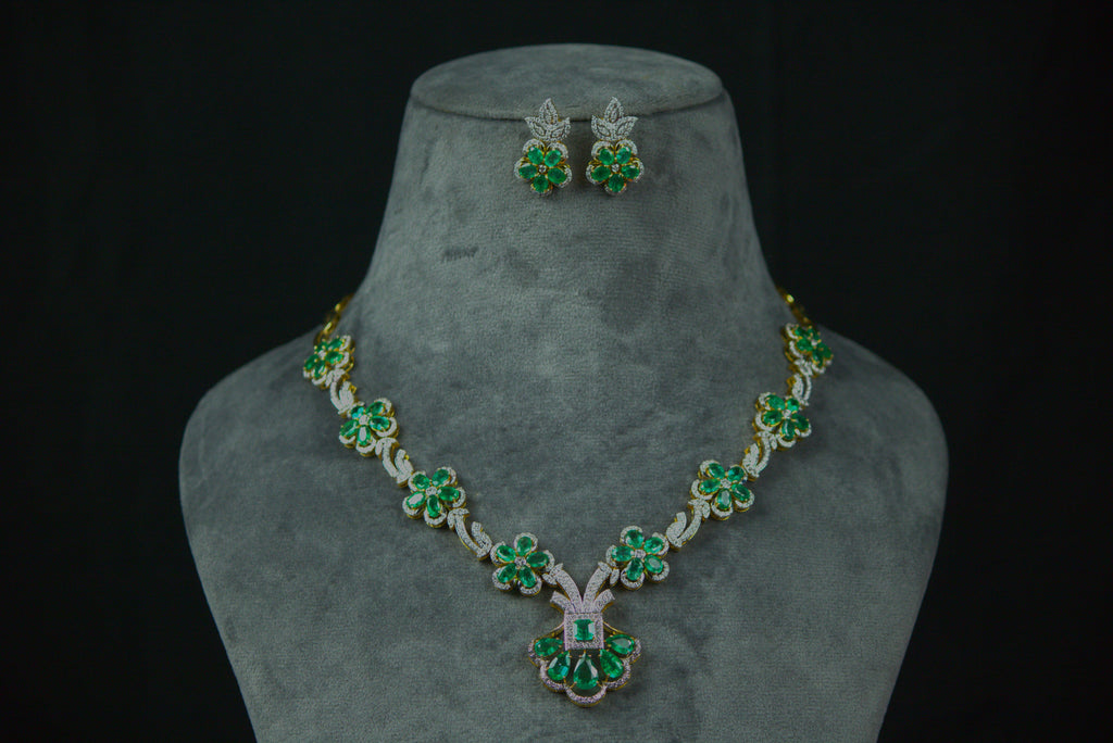 14k Gold Diamond and Emerald Floral Necklace