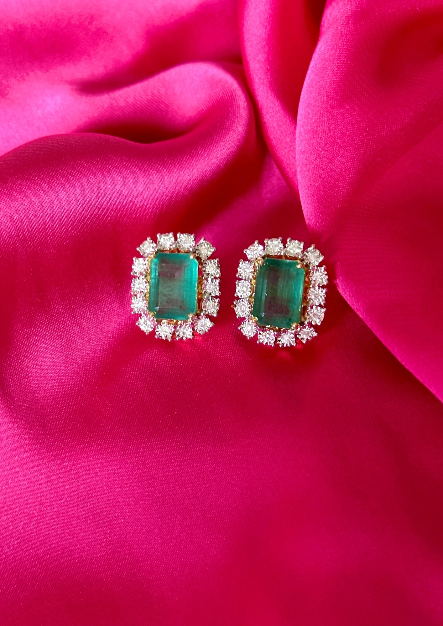 14k Gold Classic Emerald Studs