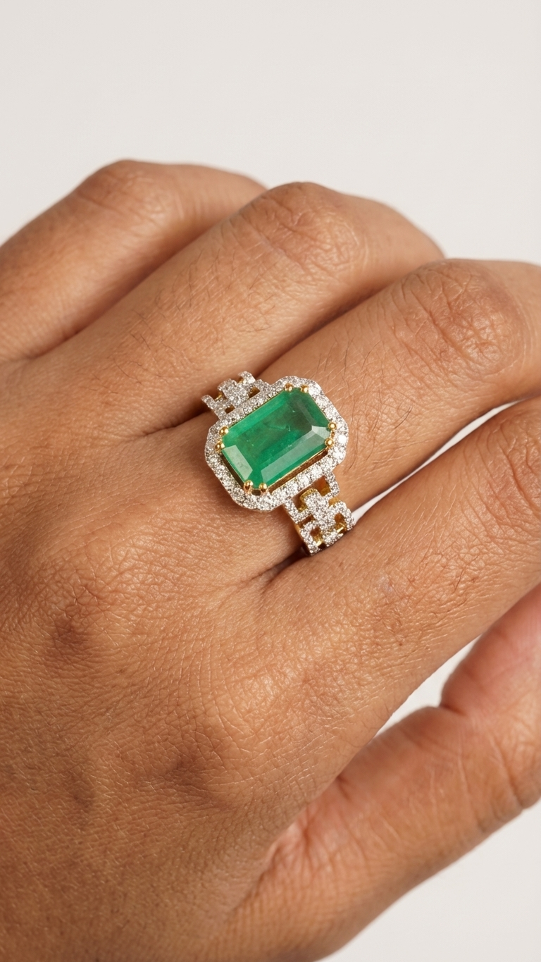 Emerald Link Ring